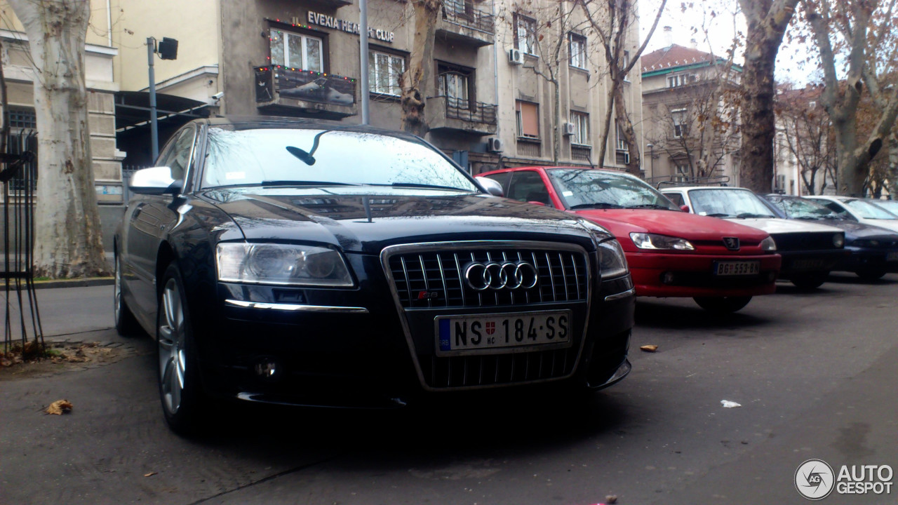 Audi S8 D3