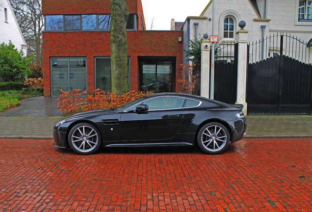 Aston Martin V12 Vantage Carbon Black Edition