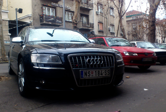 Audi S8 D3