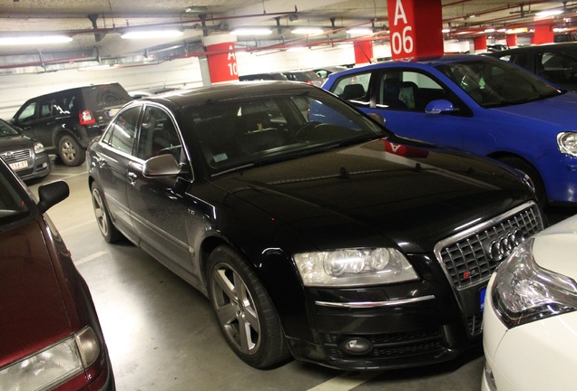 Audi S8 D3