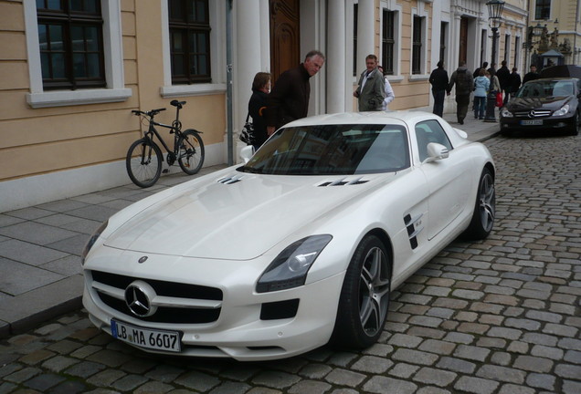 Mercedes-Benz SLS AMG