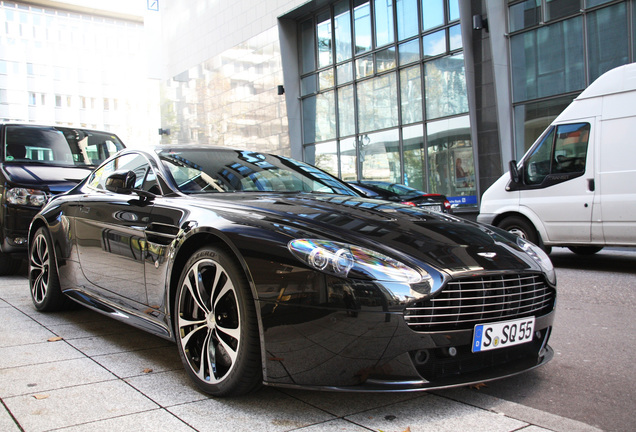 Aston Martin V12 Vantage Carbon Black Edition