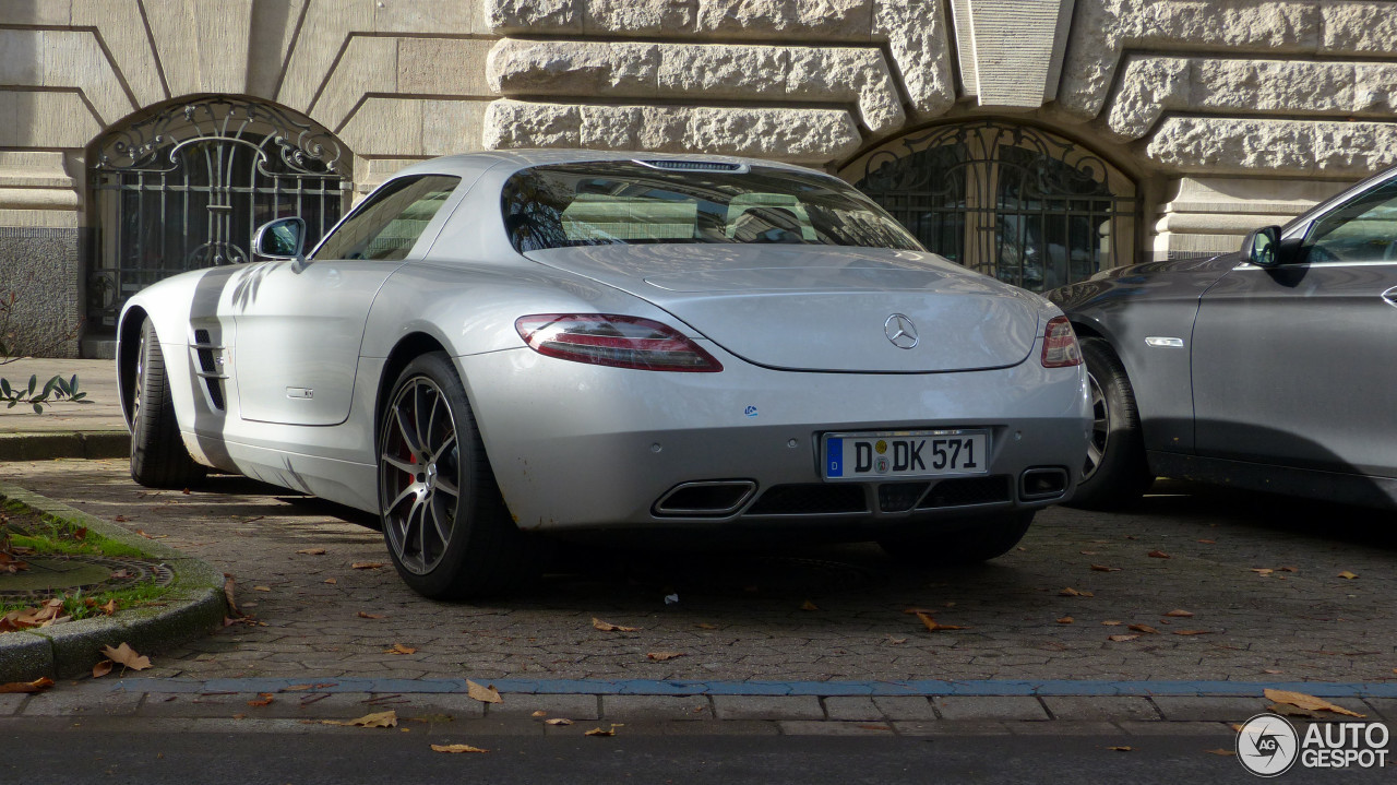 Mercedes-Benz SLS AMG