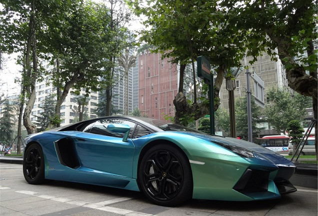 Lamborghini Aventador LP700-4