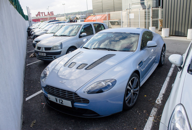 Aston Martin V12 Vantage