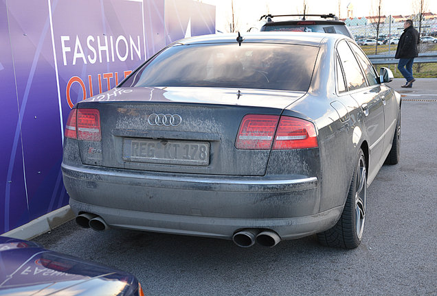 Audi S8 D3