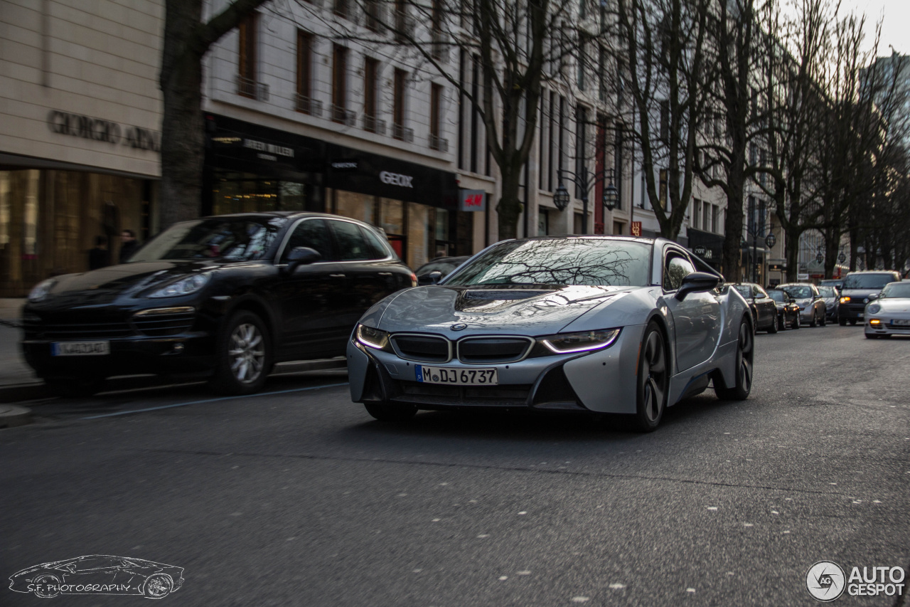 BMW i8