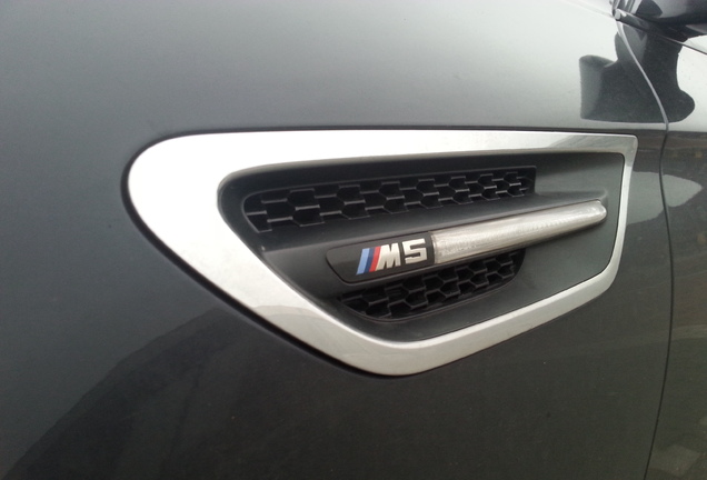 BMW M5 F10 2011