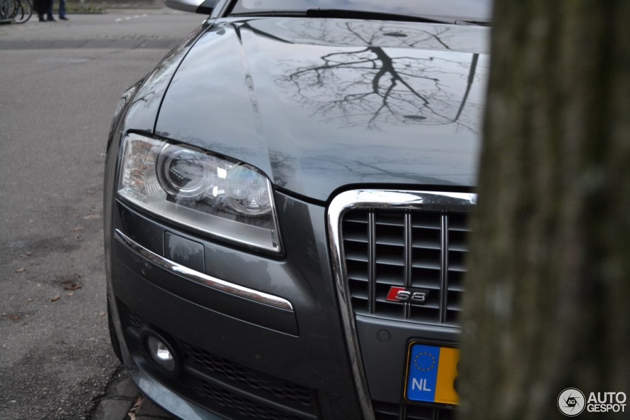 Audi S8 D3