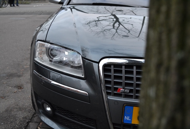 Audi S8 D3