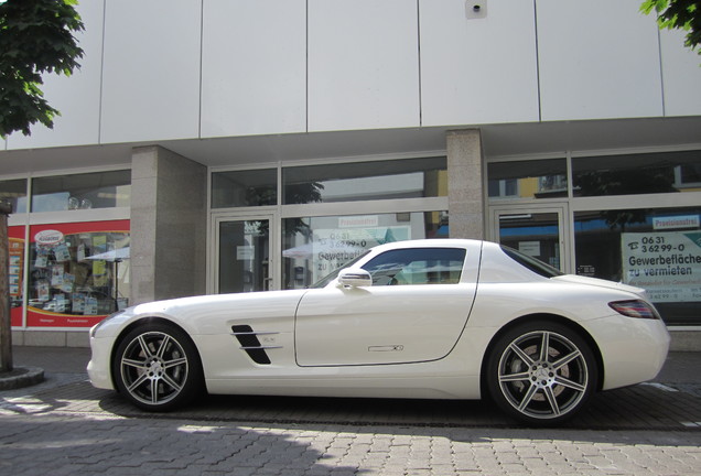 Mercedes-Benz SLS AMG