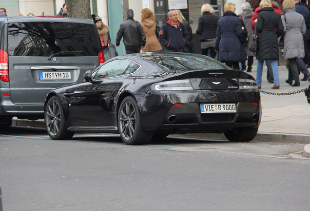 Aston Martin V12 Vantage