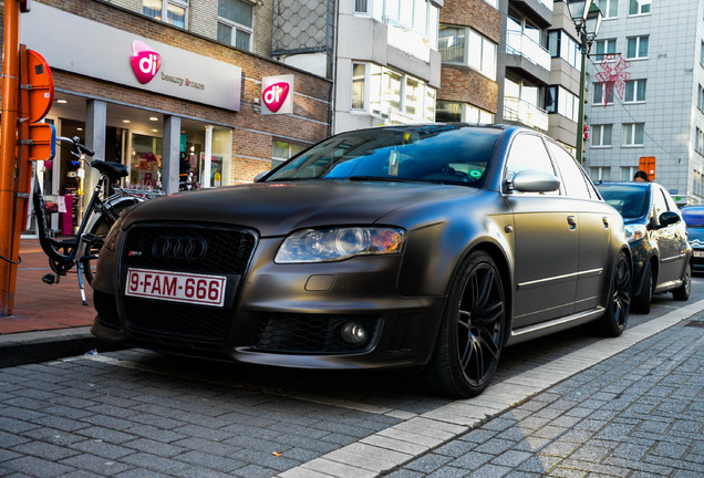 Audi RS4 Sedan