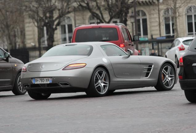 Mercedes-Benz SLS AMG