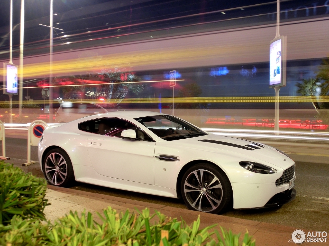 Aston Martin V12 Vantage