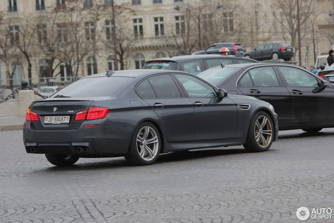 BMW M5 F10 2011