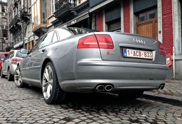 Audi S8 D3