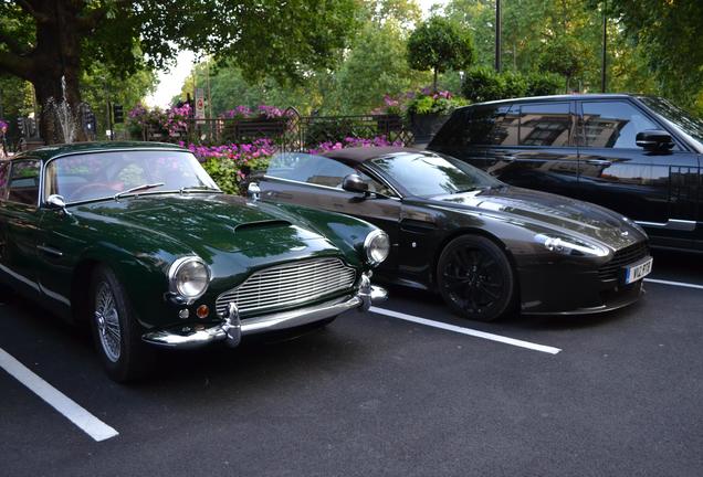 Aston Martin DB4