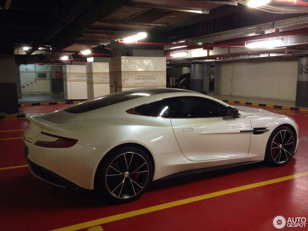 Aston Martin Vanquish 2013