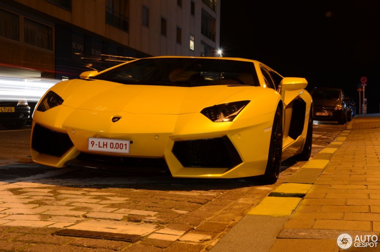 Lamborghini Aventador LP700-4