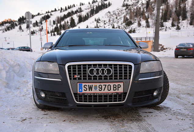 Audi S8 D3