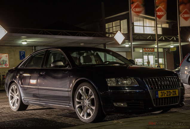 Audi S8 D3