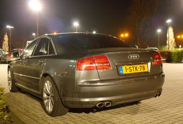 Audi S8 D3