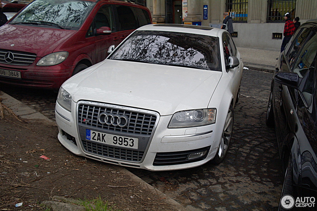 Audi S8 D3