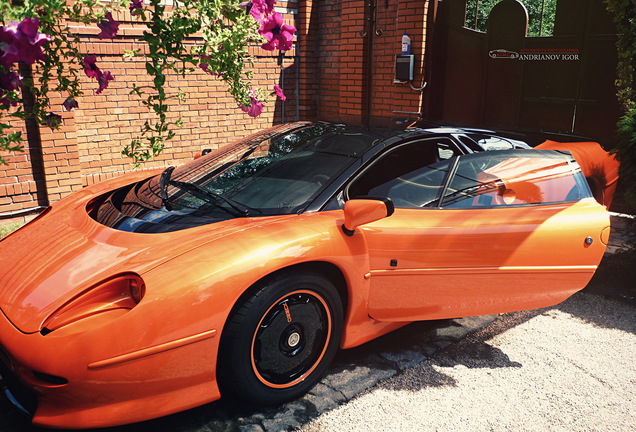 Jaguar XJ220