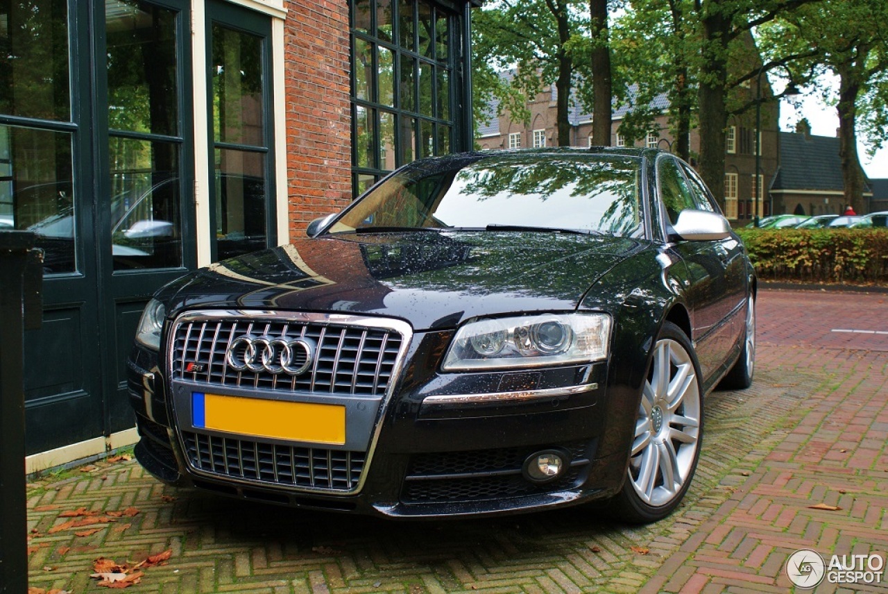 Audi S8 D3