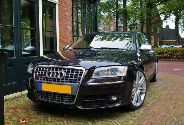 Audi S8 D3