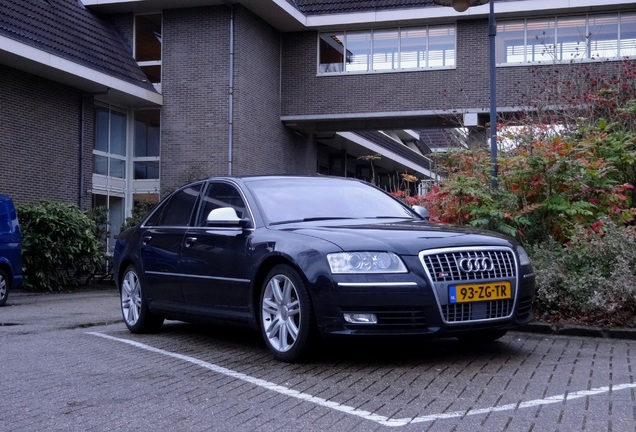 Audi S8 D3