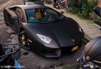 Lamborghini Aventador LP700-4