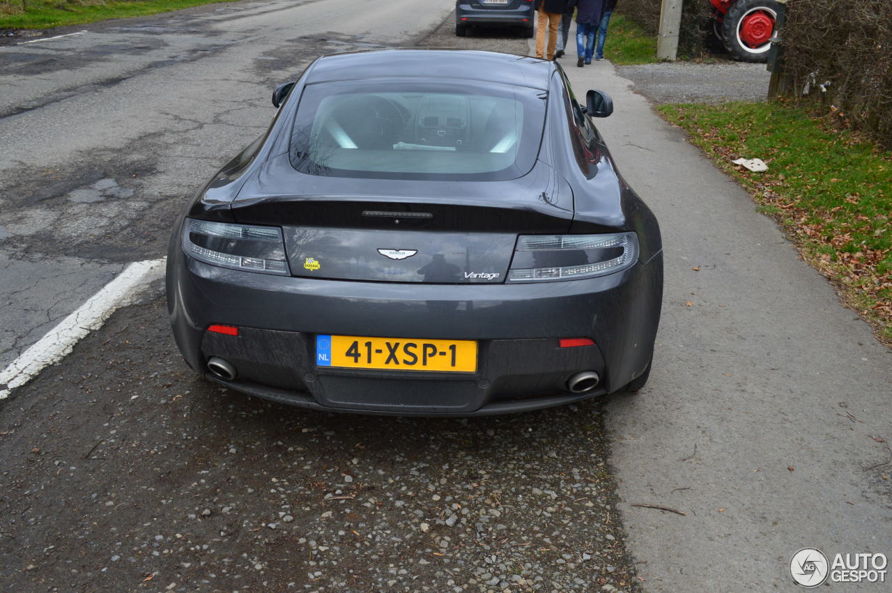 Aston Martin V8 Vantage 2012