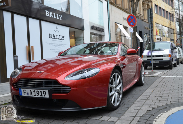 Aston Martin V8 Vantage 2012