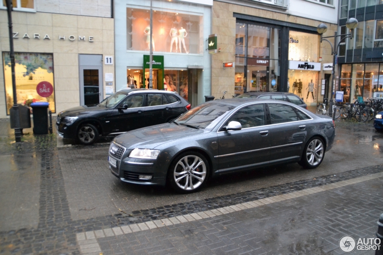 Audi S8 D3