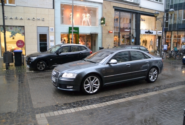 Audi S8 D3