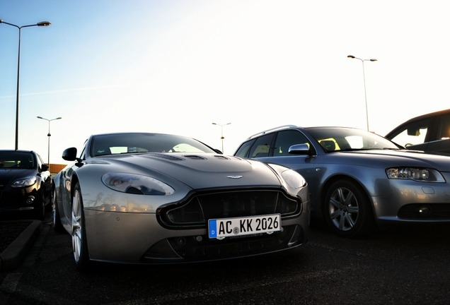 Aston Martin V12 Vantage S