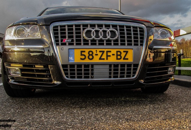 Audi S8 D3