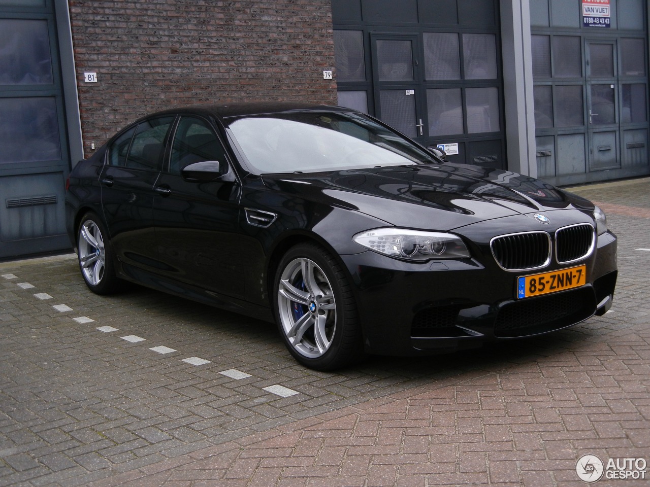 BMW M5 F10 2011