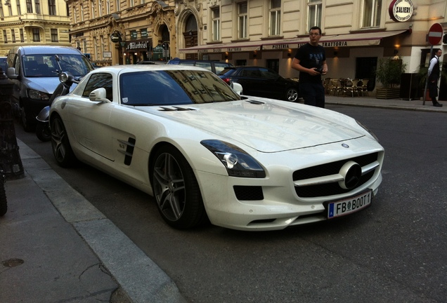 Mercedes-Benz SLS AMG