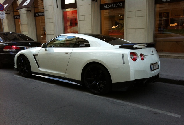 Nissan GT-R