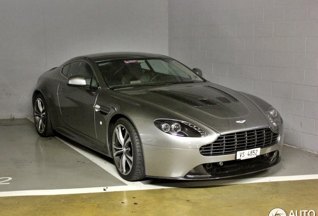 Aston Martin V12 Vantage