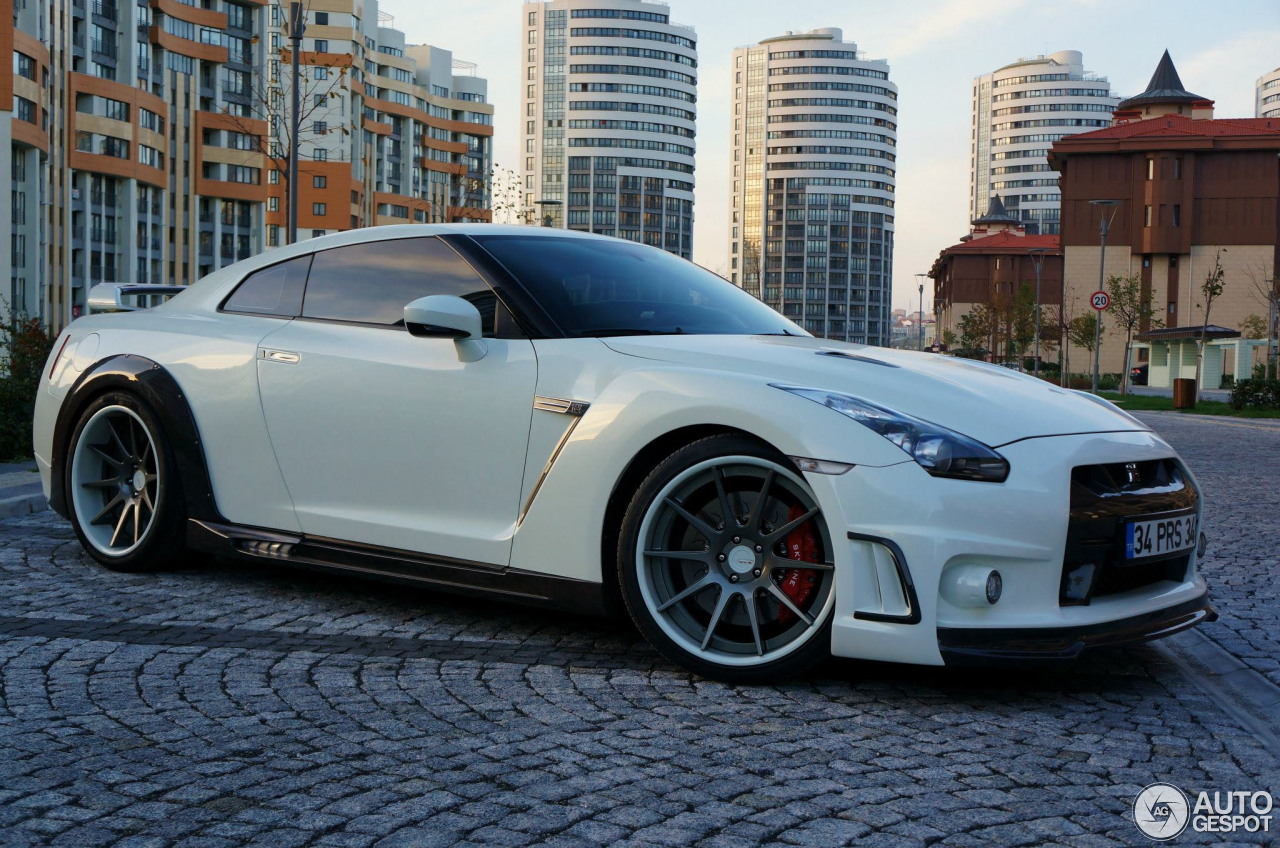 Nissan GT-R WALD Sports Line Black Bison Edition