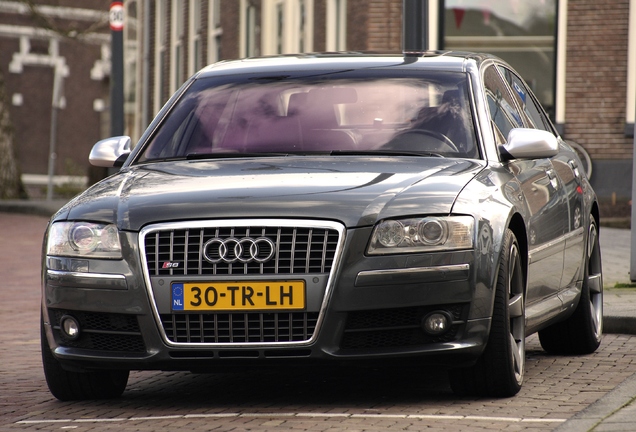 Audi S8 D3