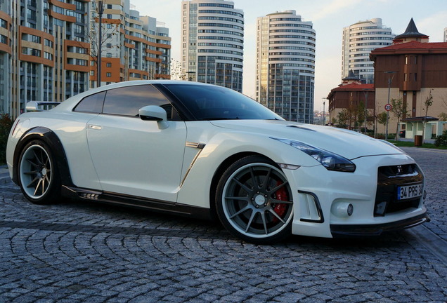 Nissan GT-R WALD Sports Line Black Bison Edition