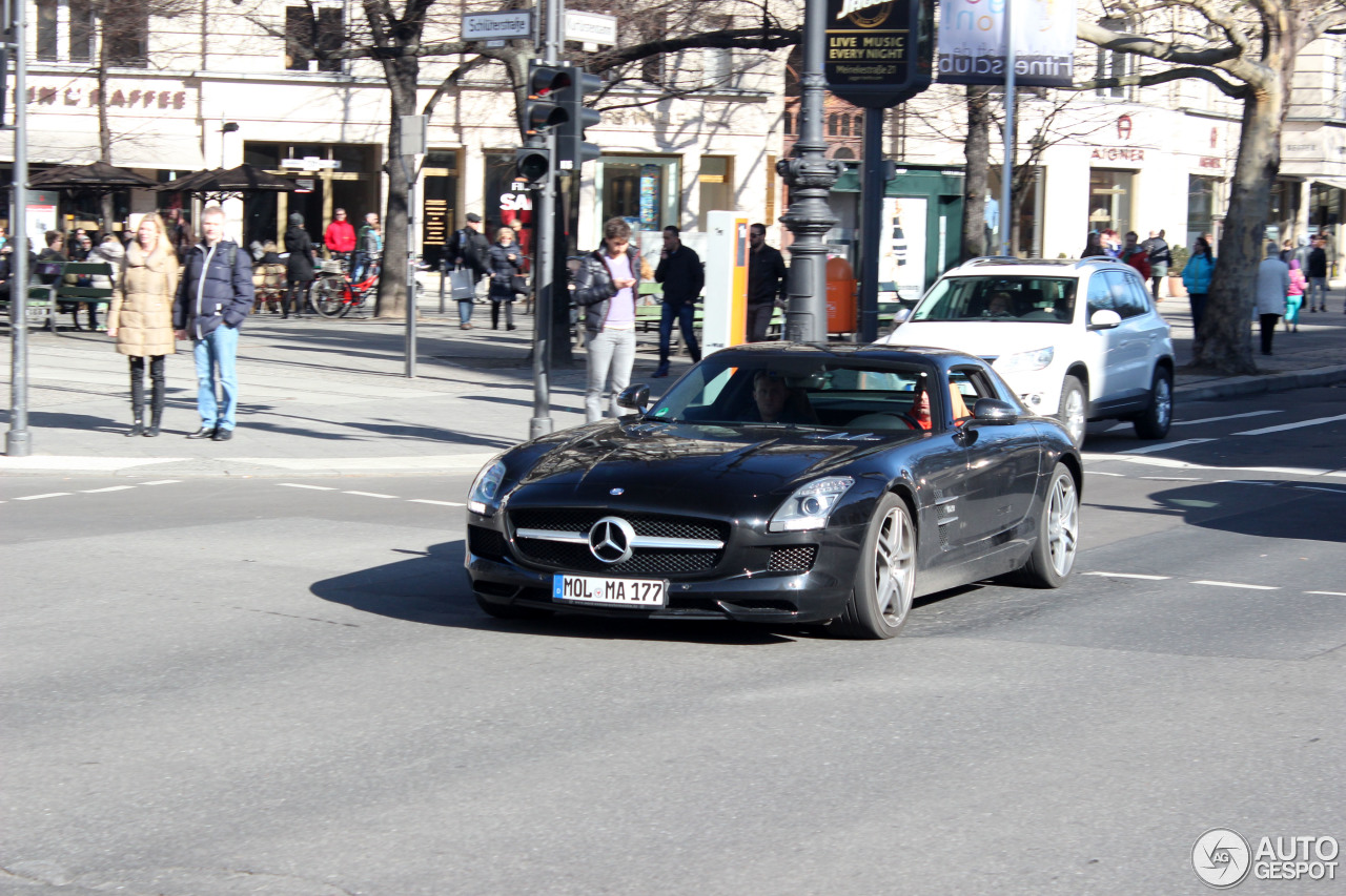 Mercedes-Benz SLS AMG