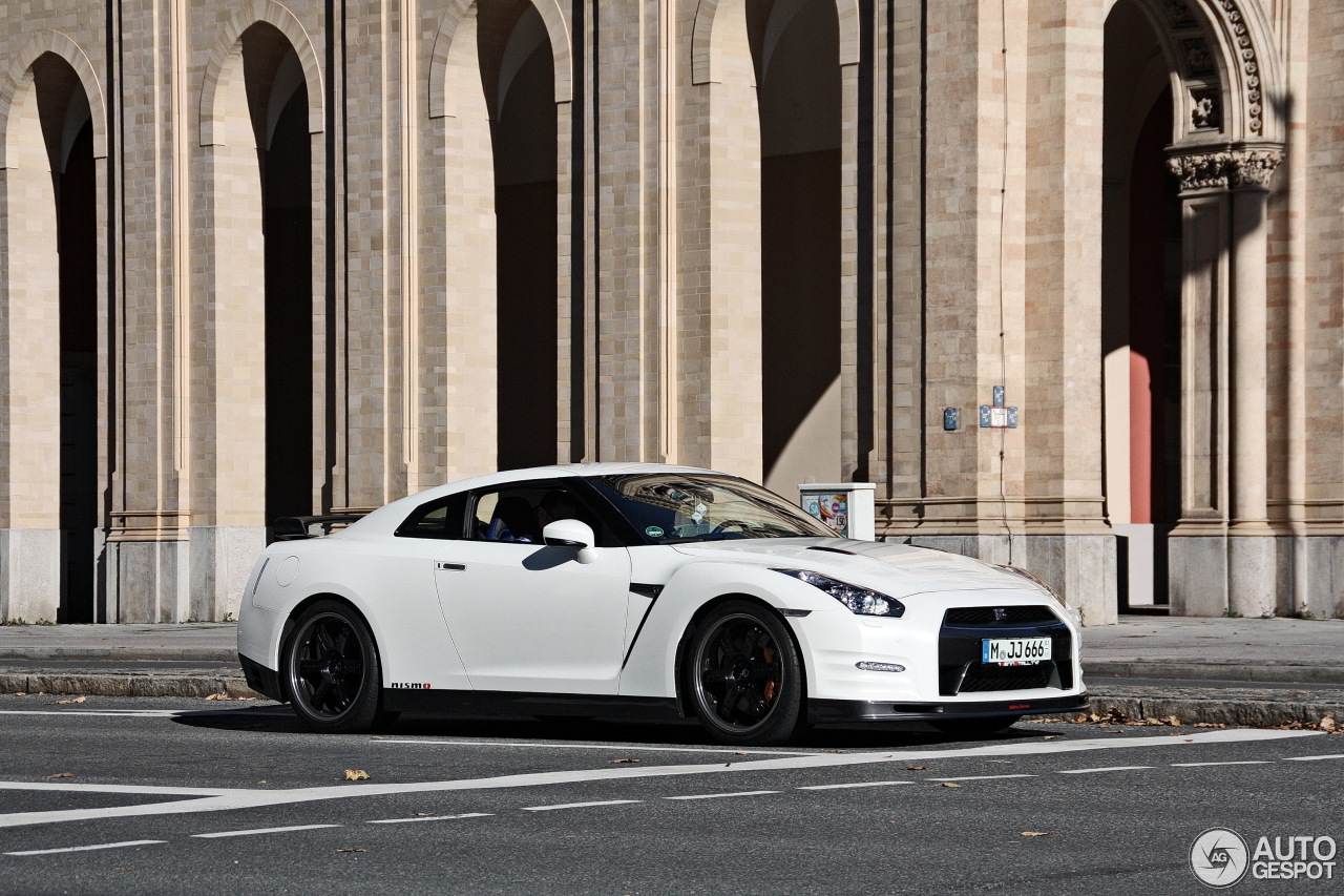 Nissan GT-R 2011