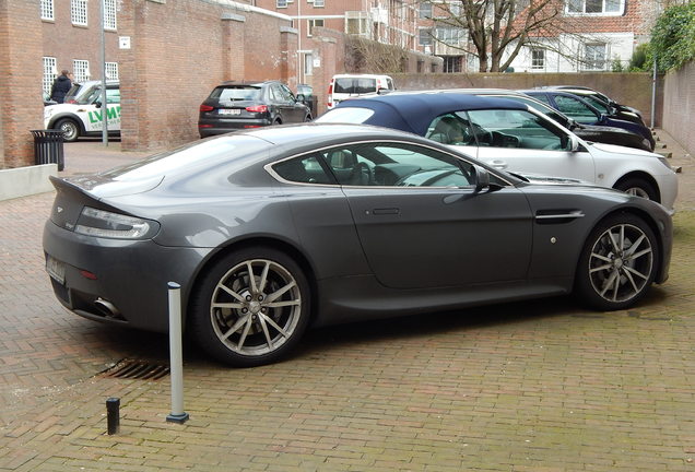 Aston Martin V8 Vantage 2012