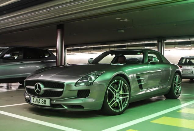 Mercedes-Benz SLS AMG